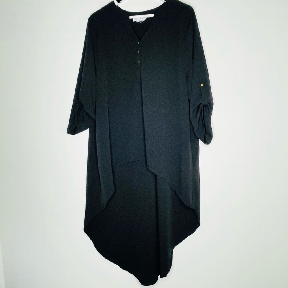 Caren Sport Black roll button Sleeve High-Low Top Classic Minimal Style buttons
